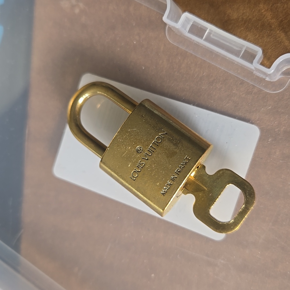 Louis Vuitton Authentic Lock & Key - Picture 16 of 16